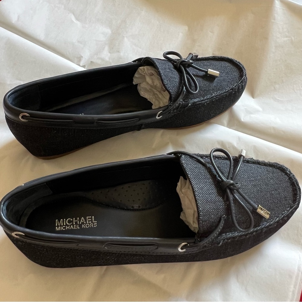 Michael Kors Daisy Dark Blue Denim Moccasin Flats Loafers Size 6.5 - Picture 2 of 5